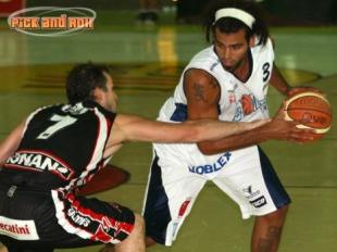 La Uni�n cerr� el equipo con Carnovale