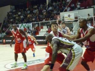 Lan�s firme de visitante y en la punta