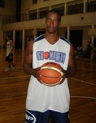 Se sum� Meyinsse y hoy llega Pittman