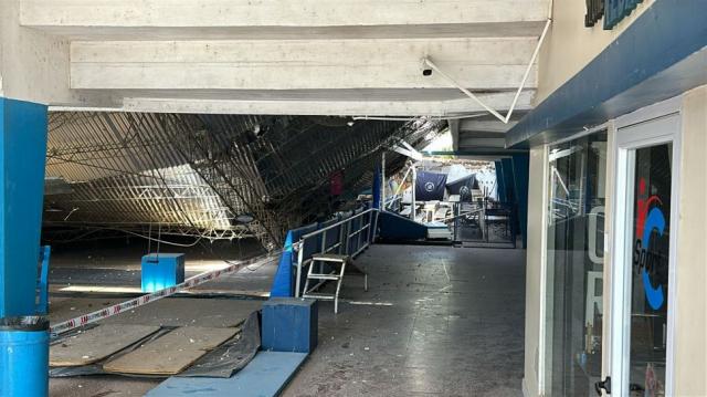 Impactante: Se cay el techo del estadio de Regatas