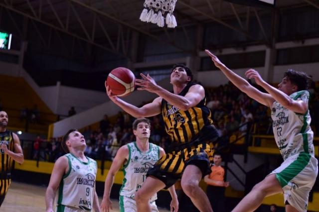 Comunicaciones reaccion� a tiempo y forz� un cuarto juego