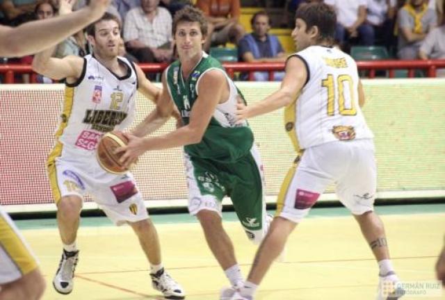 Atenas logr� una ag�nica victoria ante Libertad