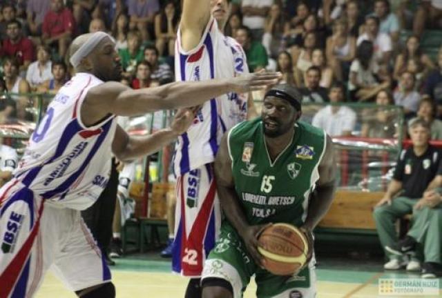 Atenas consigui� un valioso triunfo ante Quimsa