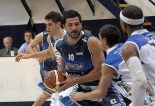 El tricampe�n termin� con el invicto de Argentino