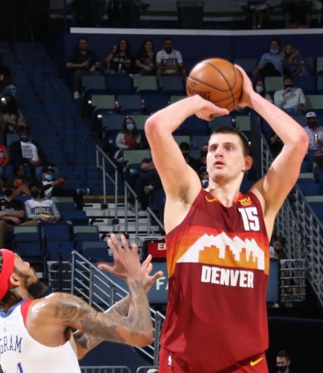 Nuggets triunf con corrida letal